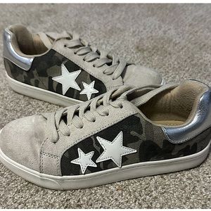 SODA Camo Sneaker (Size 6)